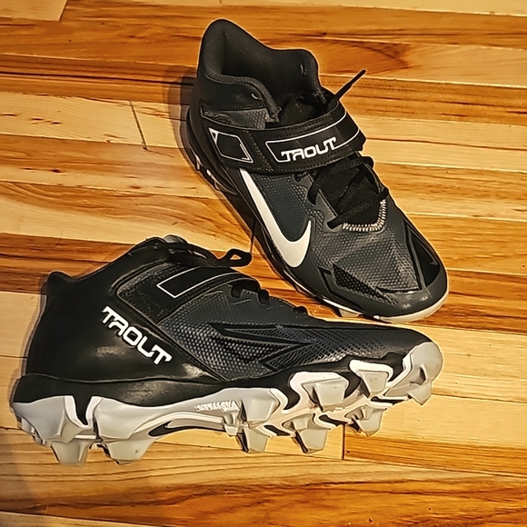 Nike Cleats - Picture 1 of 7
